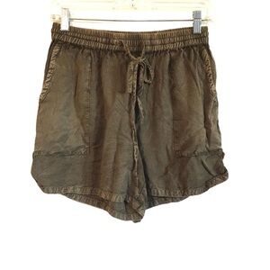 Solitaire green rayon elastic waist shorts size Medium